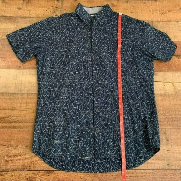 The neighborhood thieves men’s short sleeve full button down with blue leafs - L - Picture 6 of 6